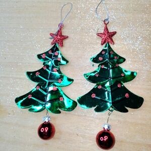 Metal gift tags or ornaments
